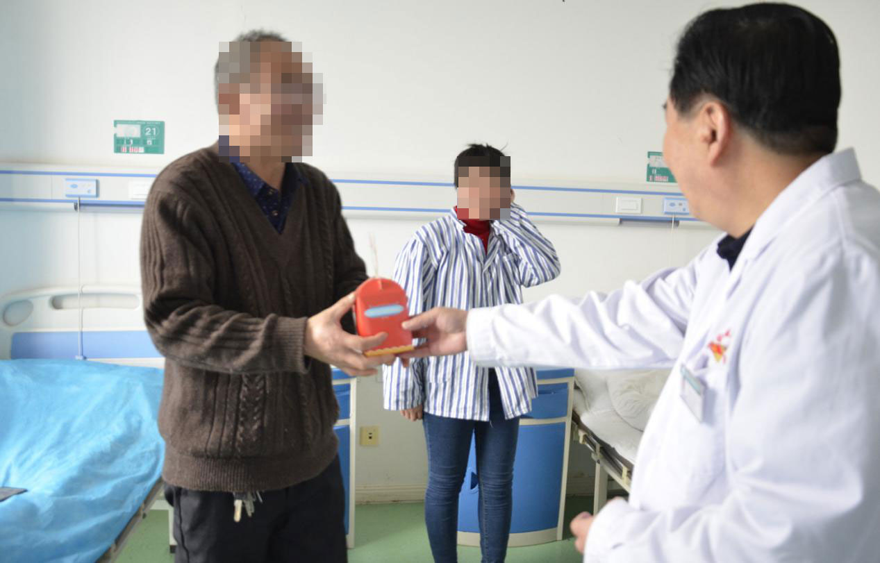 情暖中际 ▏西安中际中西医结合脑病医院为患者及医务工作者送去“平安果”传递温暖祝福安康