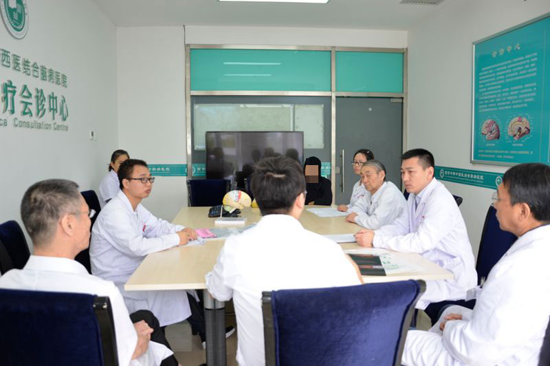 共同关注“与时竞速 为爱联盟”脑健康家园主题活动在西安中际火热进行中