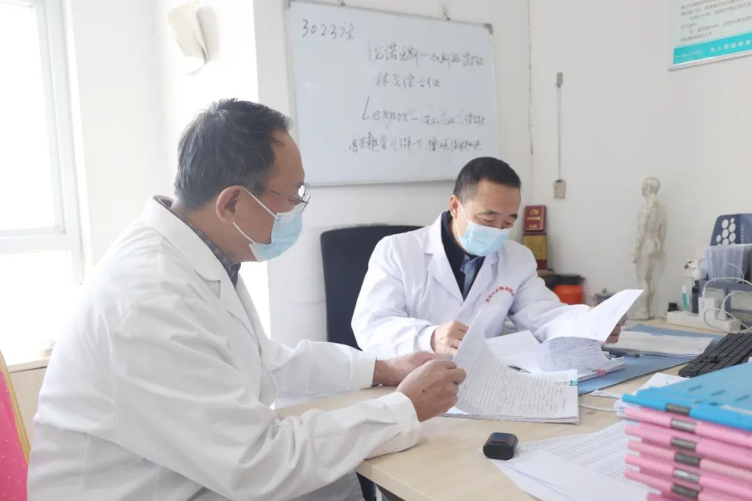 【名医聚力，破解疑难】西北大学第一附属医院李华教授亲临我院开展联合会诊，“家门口”看名医更方便!