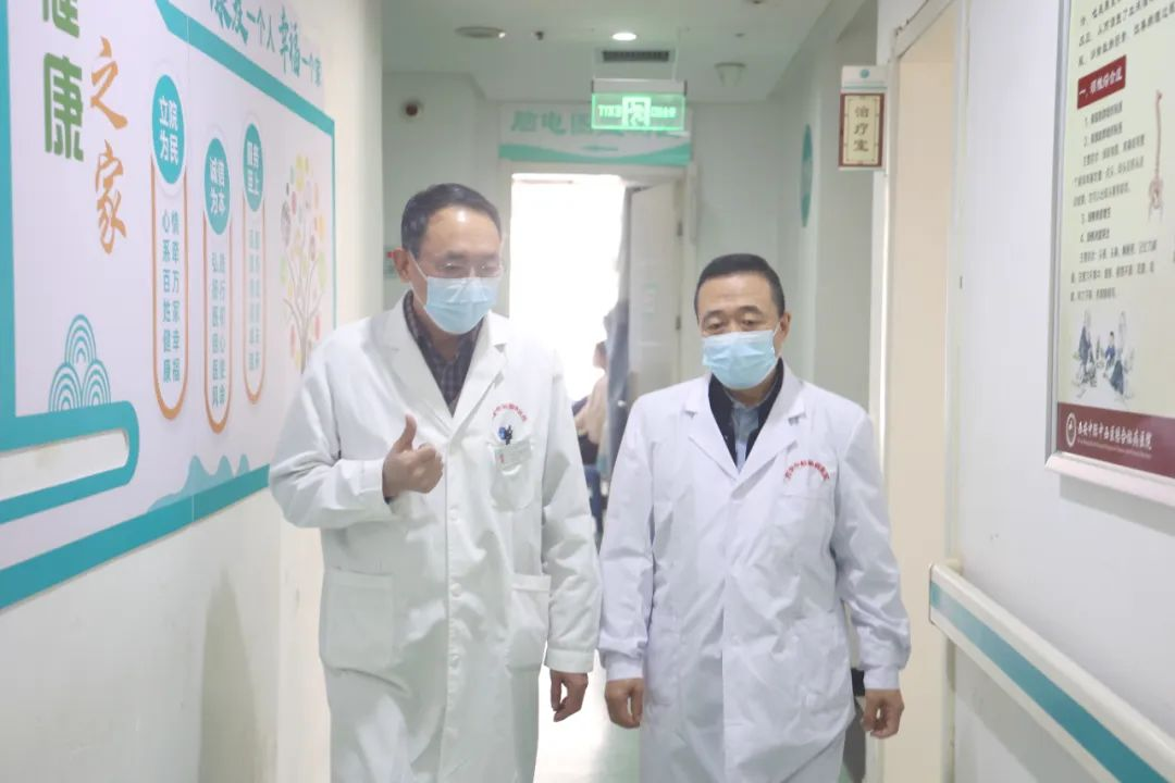 【名医聚力，破解疑难】西北大学第一附属医院李华教授亲临我院开展联合会诊，“家门口”看名医更方便!