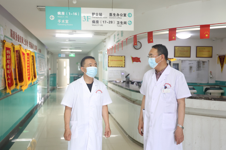 聚焦疑难病例|西北大学神外专家李华教授携手本院团队开展精准查房，精准施治获好评!