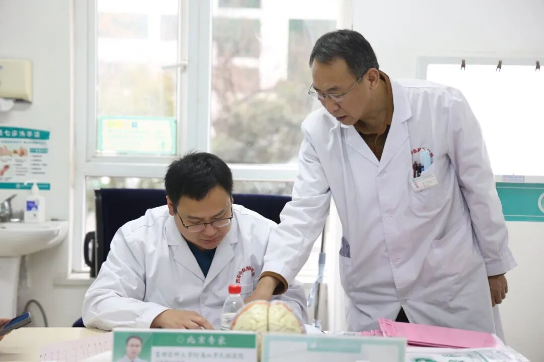 直击北京专家会诊现场| 从精准诊断到综合管理，破解癫痫诊疗中的“隐性迷局”